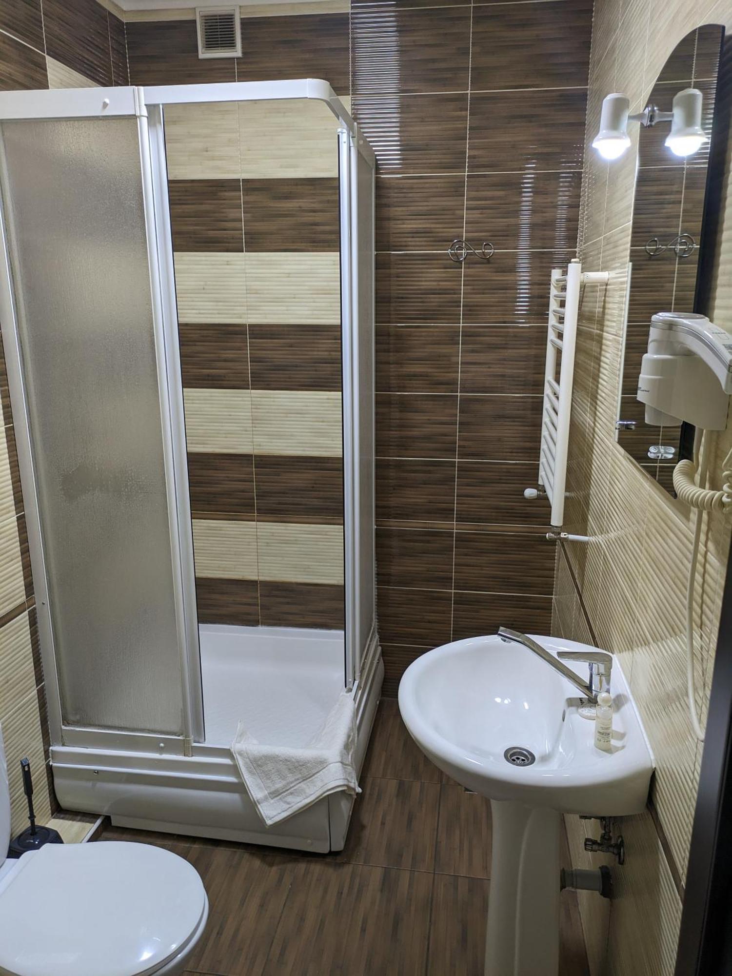 Lolo Hotel 基希讷乌 外观 照片